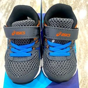 New ASICS Sneakers Sz K4